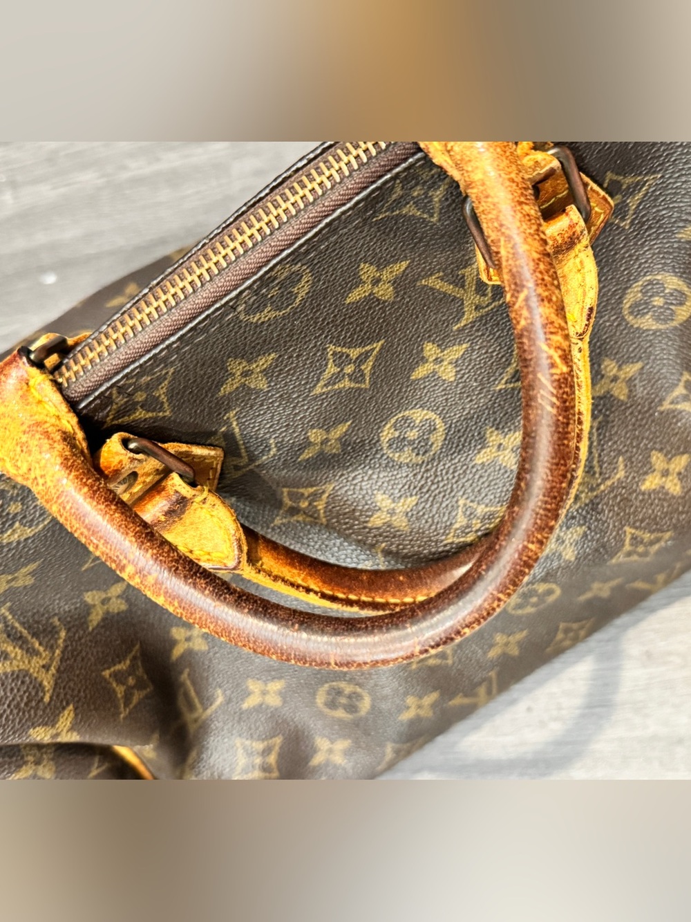 Authentic Louis Vuitton Monogram Speedy 30 - Picture 3 of 16